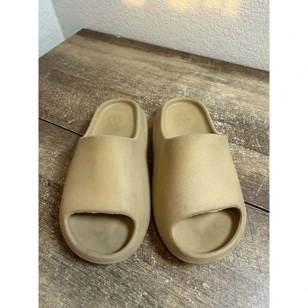 Adidas Yeezy Slide Desert Sand Size 3Y 5W Rare Kanye West